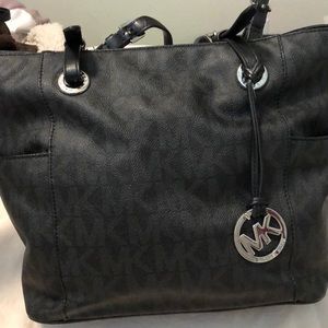 Michael kors black , hand bag